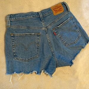 Levi shorts size 27